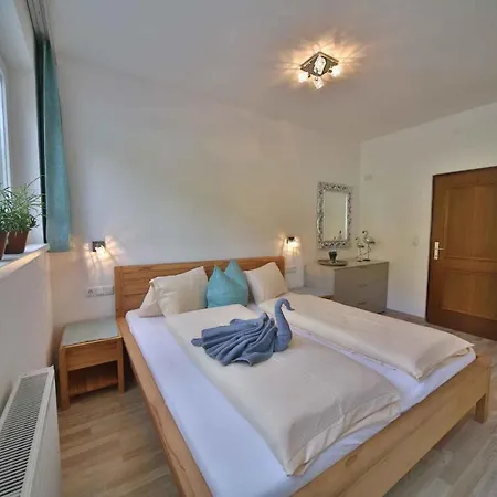 Three-bedroom In I *