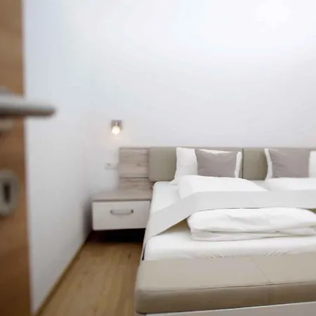 Three-bedroom In I *